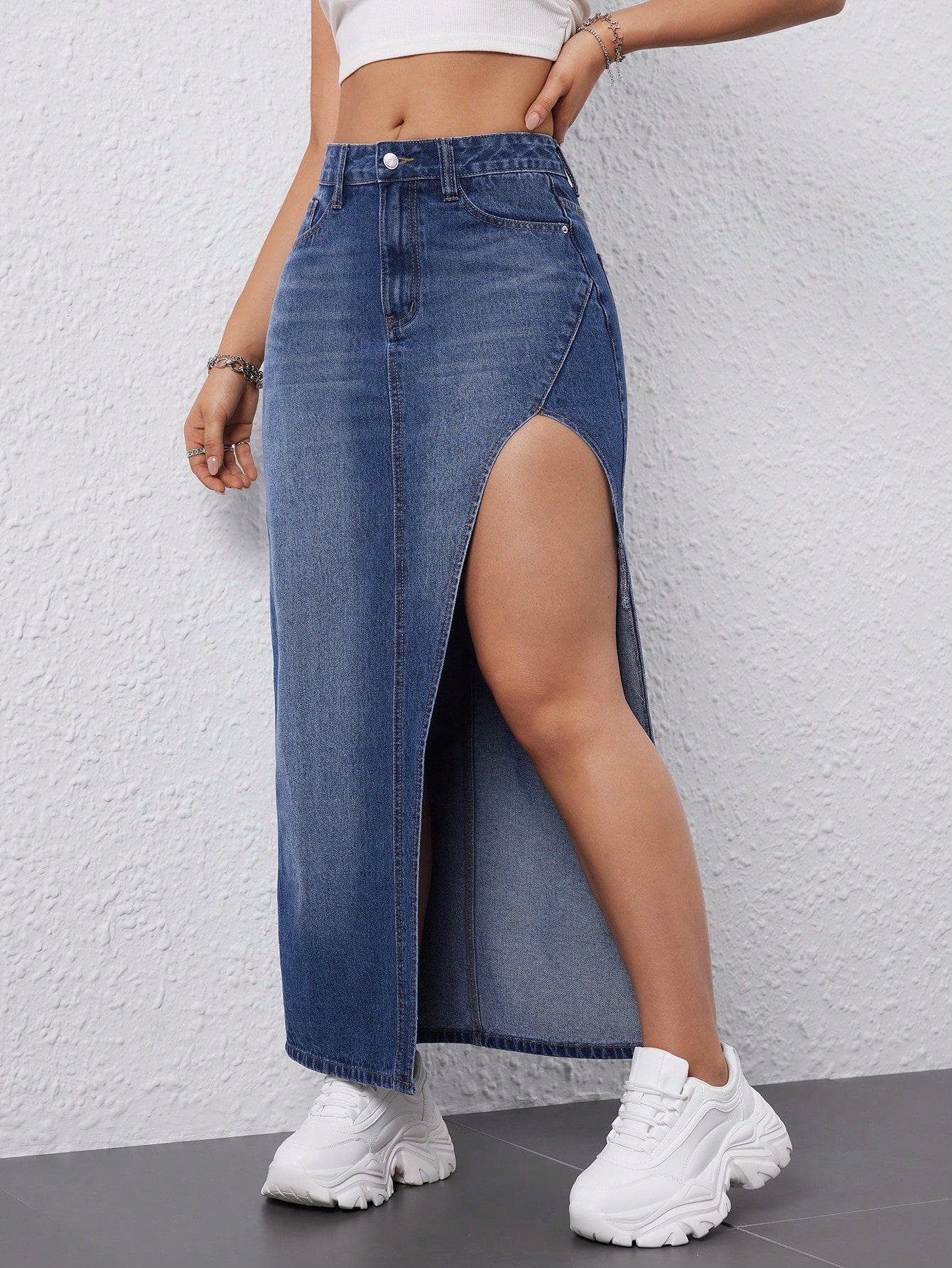 Pollera de jeans con corte