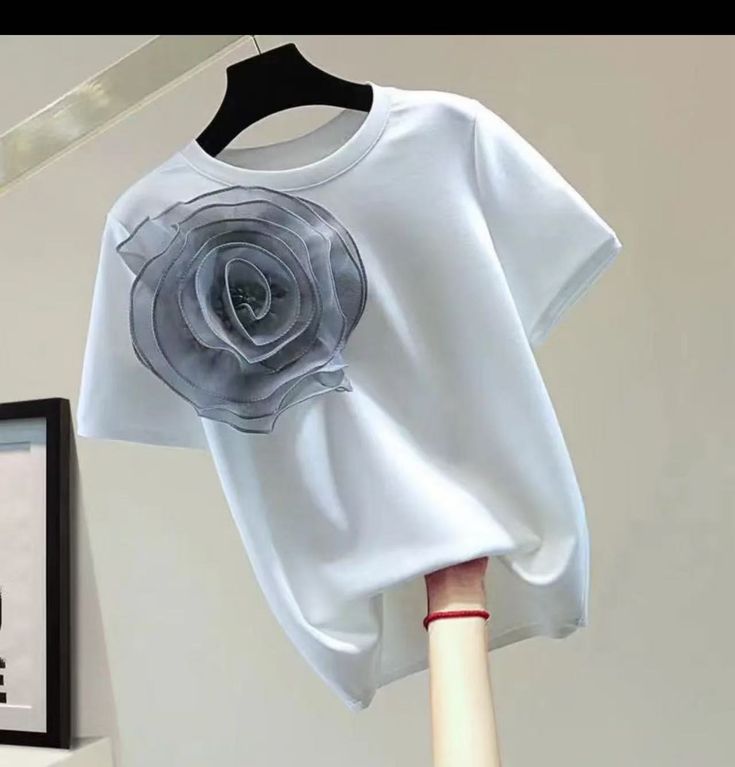 Remera Plus detalle de Flor